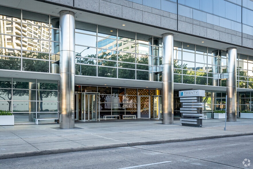 More Photos Of 20 Greenway Plz, Houston Office For Lease