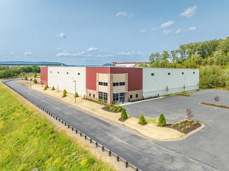 More Photos Of 151-191 Enterprise Way, Pittston Township Warehouse For Lease
