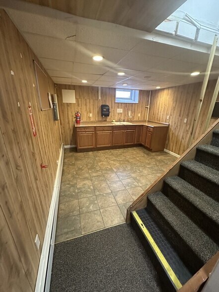 More Photos Of 879 W Jericho Tpke, Smithtown Distribution For Lease