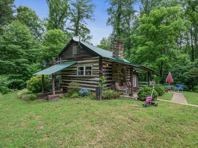 More Photos Of 40 Hemlock Hill Dr, Arden Manufactured Housing Mobile Home Park For Sale