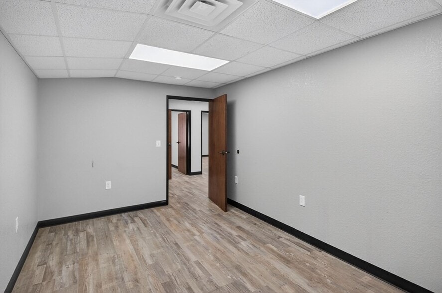 More Photos Of 16751 W Basin St, Odessa Warehouse For Lease