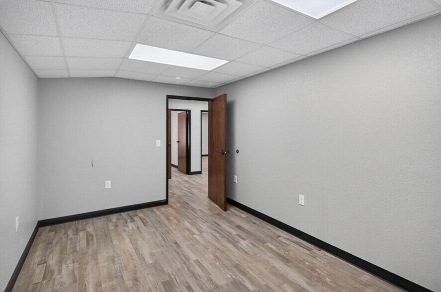 More Photos Of 16751 W Basin St, Odessa Warehouse For Lease