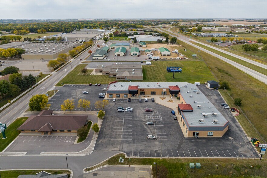 More Photos Of 1802-1838 Commerce Dr, North Mankato Freestanding For Lease