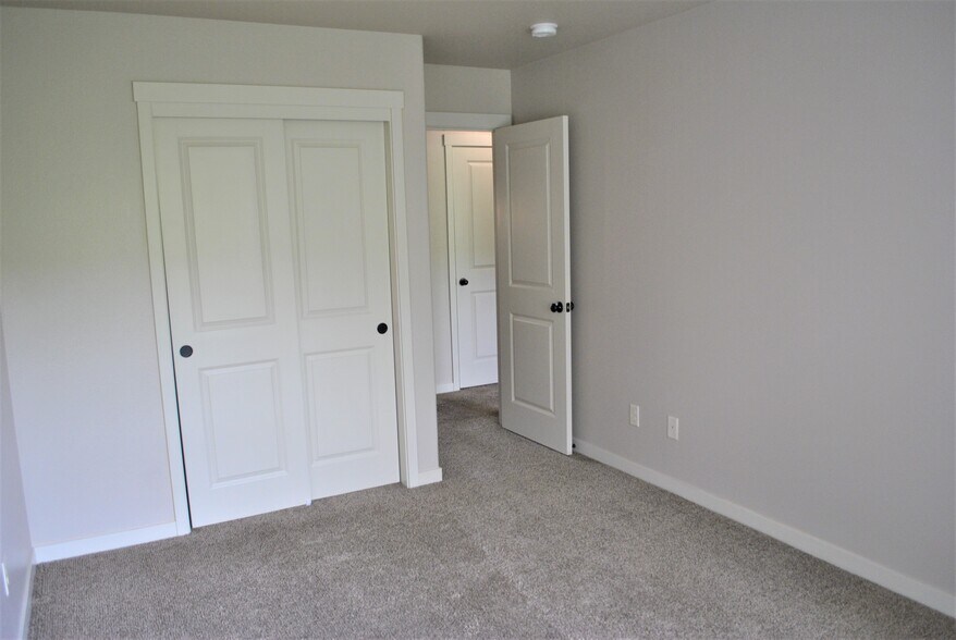 More Photos Of 19731 SW Athena Ct, Aloha Apartments For Sale