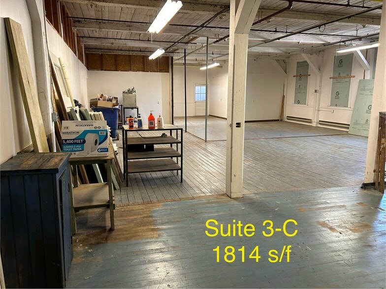 More Photos Of 30 Echo Lake Rd, Watertown Warehouse For Lease