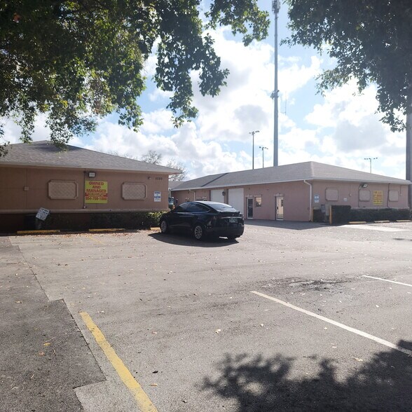 More Photos Of 5280 10th Ave N, Greenacres Warehouse For Sale