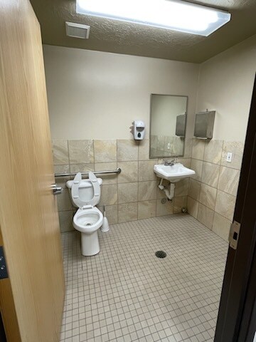 More Photos Of 461-489 W Parkland Dr, Sandy Warehouse For Lease