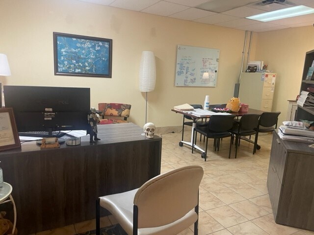 More Photos Of 1815 Crystal Lake Dr, Lakeland Office For Lease