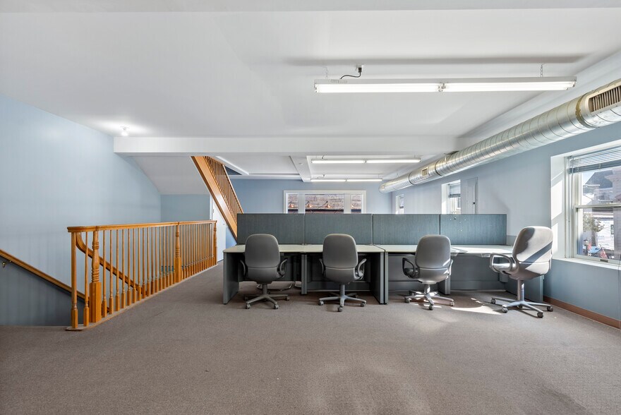 More Photos Of 170-172 Spring St, Newton Office For Sale