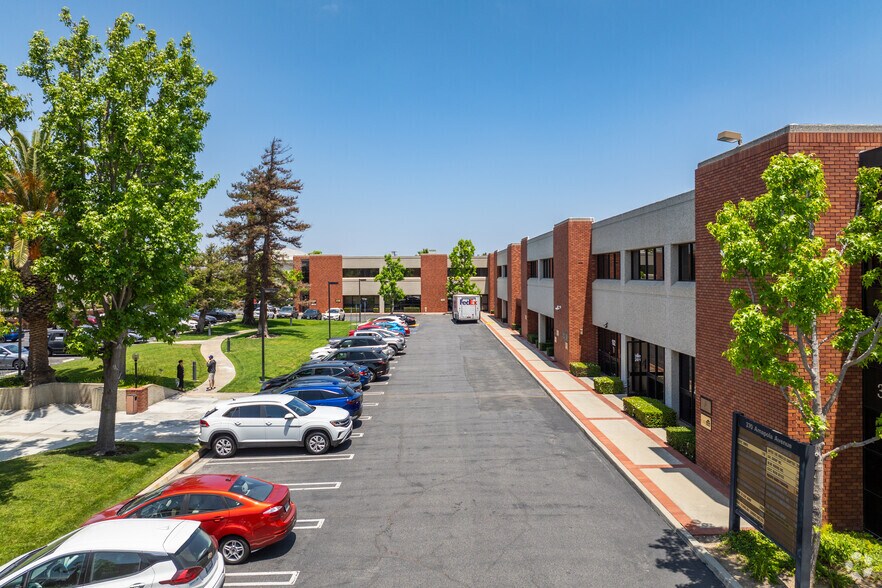 More Photos Of 370 Amapola Ave, Torrance Unknown For Lease