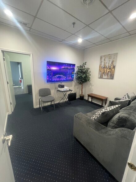 More Photos Of 17716 Oak Park Ave, Tinley Park Office For Sale