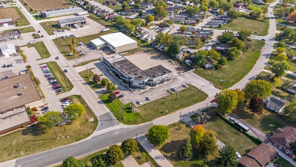 More Photos Of 301 Croft Dr, Windsor Distribution For Sale