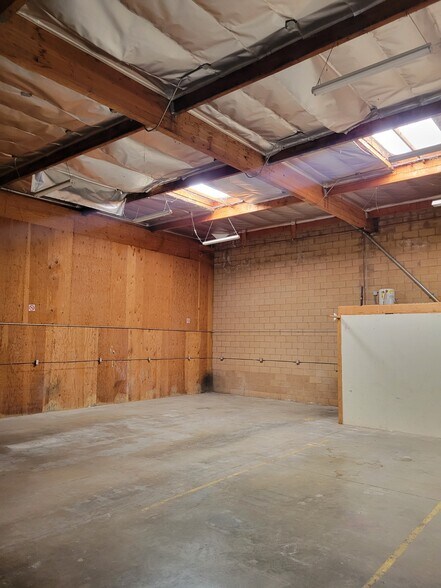 More Photos Of 137-143 S 9th Ave, City Of Industry Manufacturing For Lease