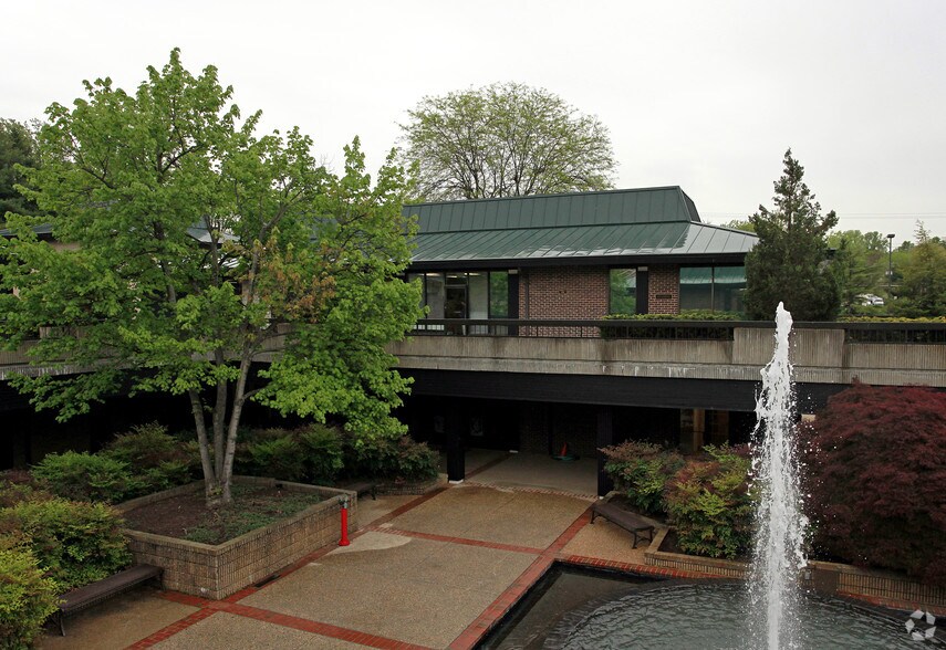 Primary Photo Of 9846-9848 Main St, Fairfax Office For Lease