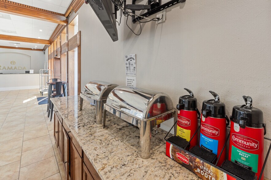 More Photos Of 1400 W Tunnel Blvd, Houma Hotel For Sale
