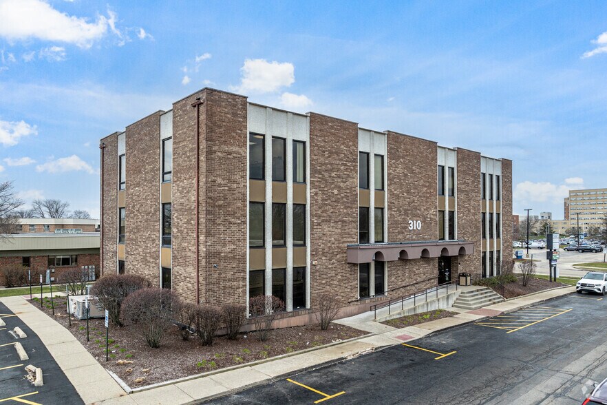 More Photos Of 310 N Hammes Ave, Joliet Medical For Lease