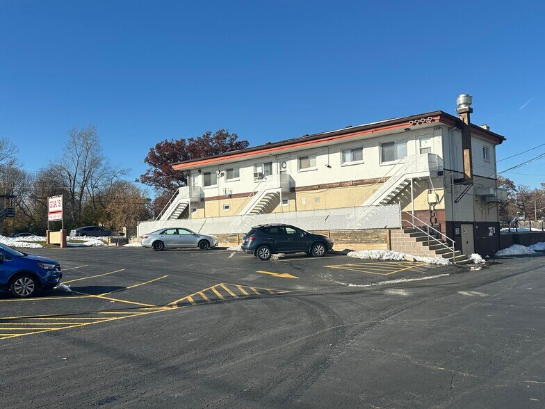 More Photos Of 1039 Sheridan Rd, Winthrop Harbor Apartments For Sale