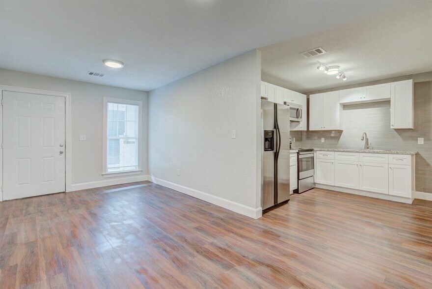 More Photos Of 2127-1 Maximilian St, Houston Apartments For Sale