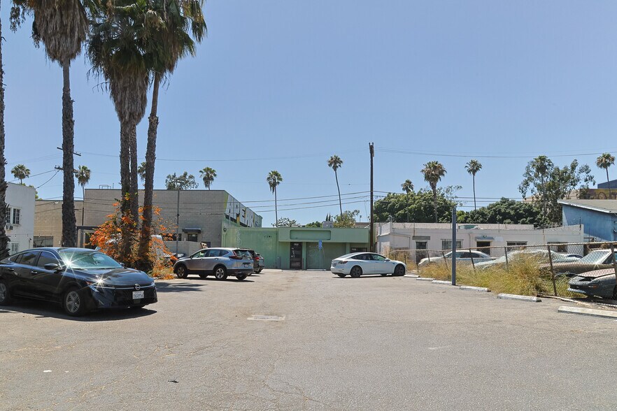 More Photos Of 1536 N Highland Ave, Los Angeles Office For Sale