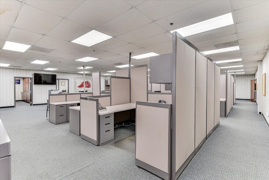 More Photos Of 1089 Augusta Rd, Warrenville Office For Lease