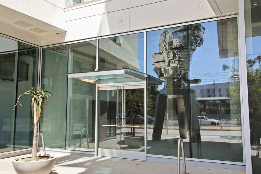 More Photos Of 1550 Lincoln Blvd, Santa Monica Apartments For Lease