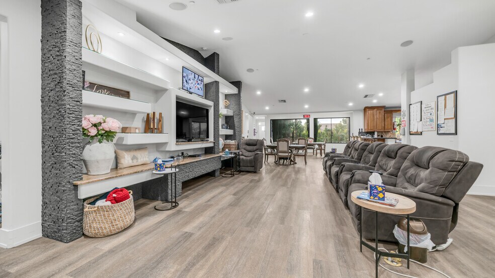 More Photos Of 9823 E Jenan Dr, Scottsdale Continuing Care Retirement Community For Sale