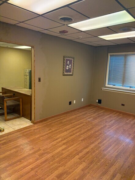 More Photos Of 4501-4503 W Lake St, Melrose Park Freestanding For Lease