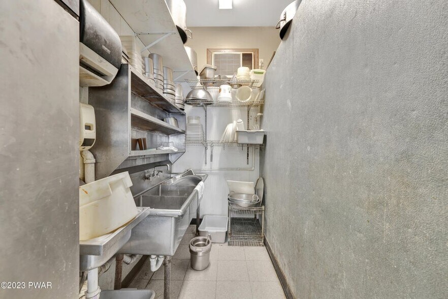 More Photos Of 302 Pennsylvania Ave, Matamoras Restaurant For Sale