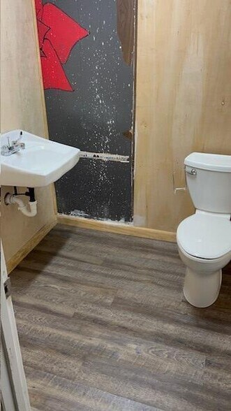 More Photos Of 120 E College Ave, Ashburn General Retail For Sale