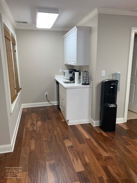 More Photos Of 102 Commons Blvd, Piedmont Office Residential For Lease