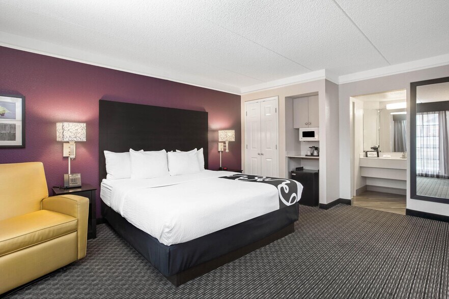 More Photos Of 2926 Tulare St, Fresno Hotel For Sale