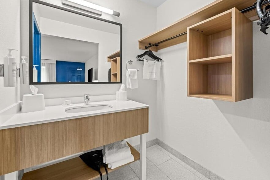 More Photos Of 3402 Winfield Dunn Pky, Kodak Hotel For Sale