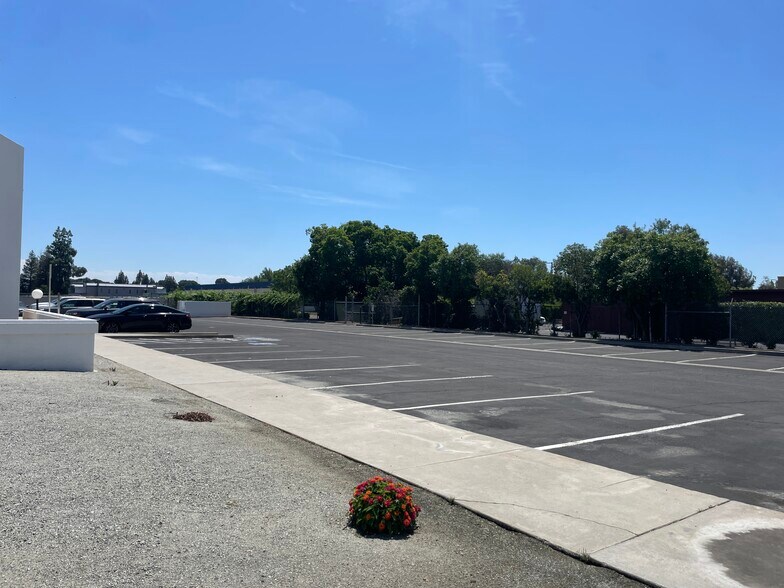 More Photos Of 4944 E Clinton Way, Fresno Medical For Sale