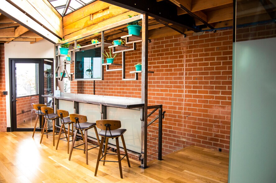 More Photos Of 5632 W Washington Blvd, Los Angeles Loft Creative Space For Lease