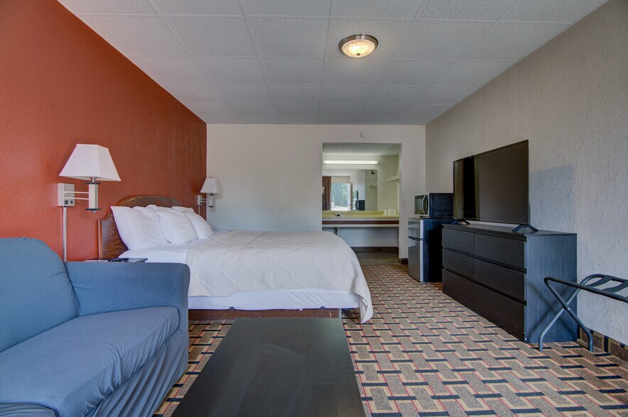 More Photos Of 100 W Wilson St, Valliant Hotel For Sale