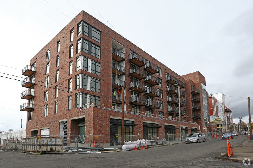 More Photos Of 975 SE 11th Ave, Portland Apartments For Lease