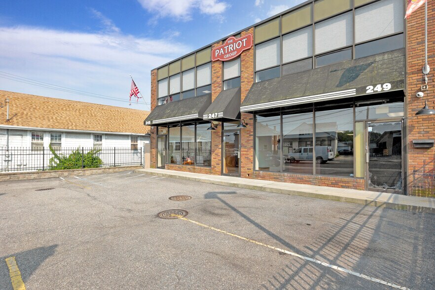 More Photos Of 245-249 W Montauk Hwy, Lindenhurst Office For Lease