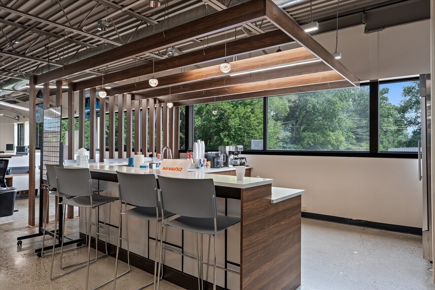 More Photos Of 29444 Northwestern Hwy, Southfield Office For Sale