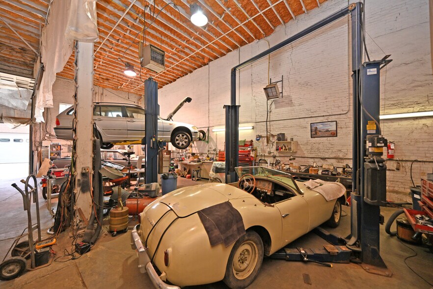 More Photos Of 2025 Dunlap St, Cincinnati Light Manufacturing For Sale