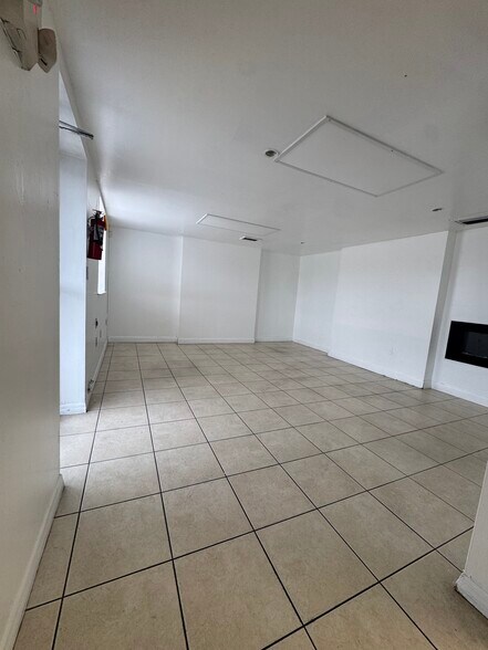 More Photos Of 11435 Rocket Blvd, Orlando Warehouse For Lease