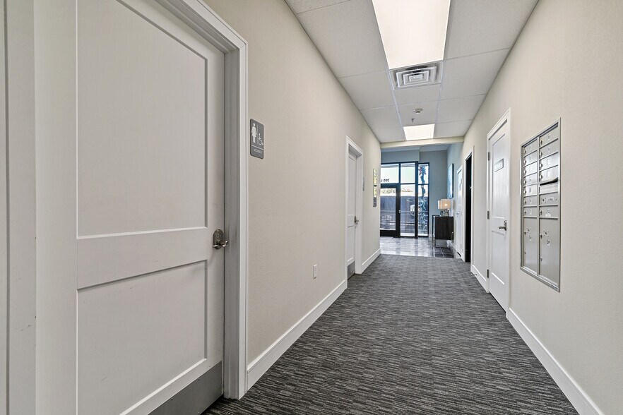 More Photos Of 205 W Louisiana St, McKinney Office For Lease