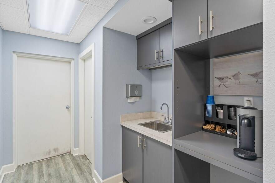 More Photos Of 6241 Arc Way, Fort Myers Office For Sale