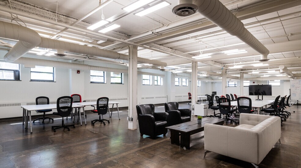 More Photos Of 455 Dovercourt Rd, Toronto Office For Lease