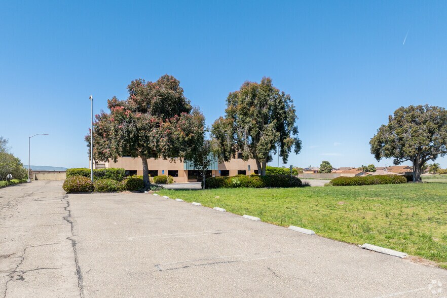 More Photos Of 2105 S Blosser Rd, Santa Maria Warehouse For Sale