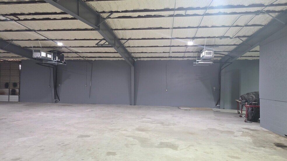 More Photos Of 1801 Decker Dr, Baytown Light Distribution For Lease