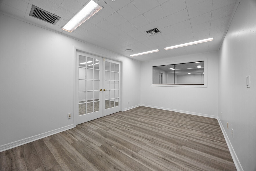 More Photos Of 128 Tomahawk Dr, Indian Harbour Beach Warehouse For Lease