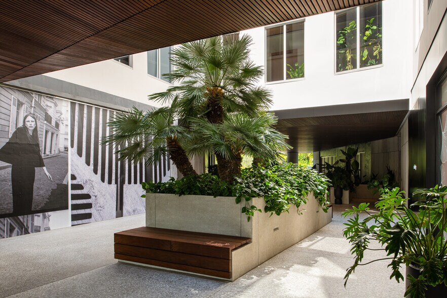 More Photos Of 11911 San Vicente Blvd, Los Angeles Office For Lease