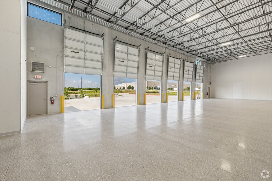 More Photos Of 19150 Marketplace Ave, Kyle Manufacturing For Lease