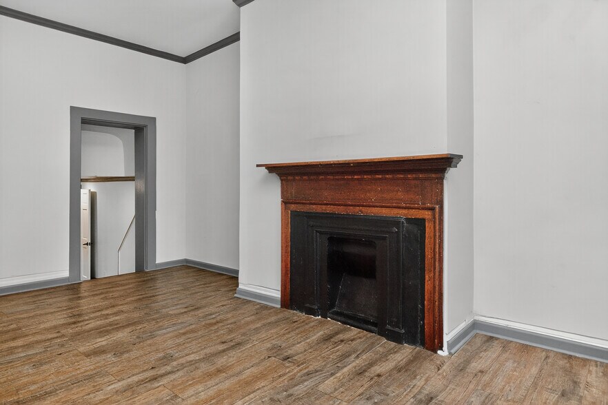 More Photos Of 102 W High St, Lexington General Retail For Sale