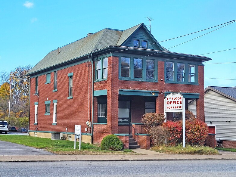 Primary Photo Of 2702-2704 Peach St, Erie Office Residential For Lease